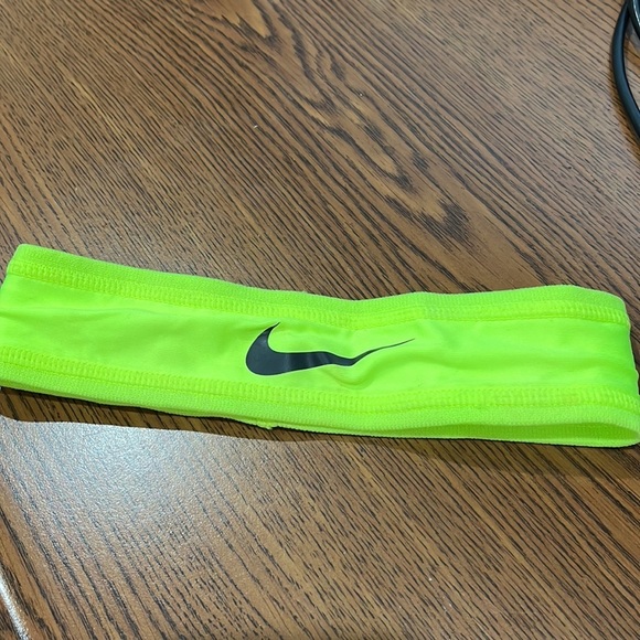 Nike Accessories - ⭐️Nike headband